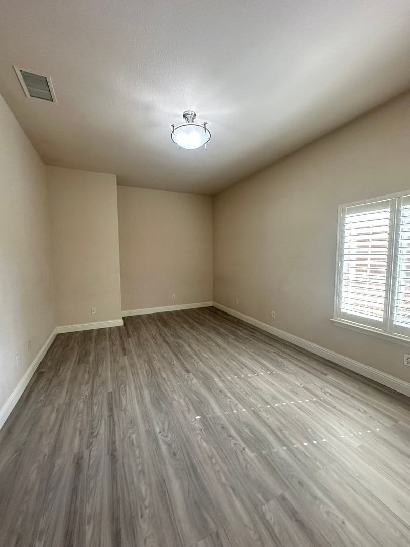 Visalia House: 239 North Preston St