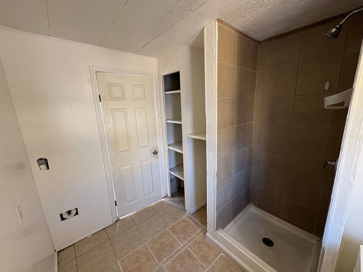 Dinuba Apartment: 581 East Yale Ave