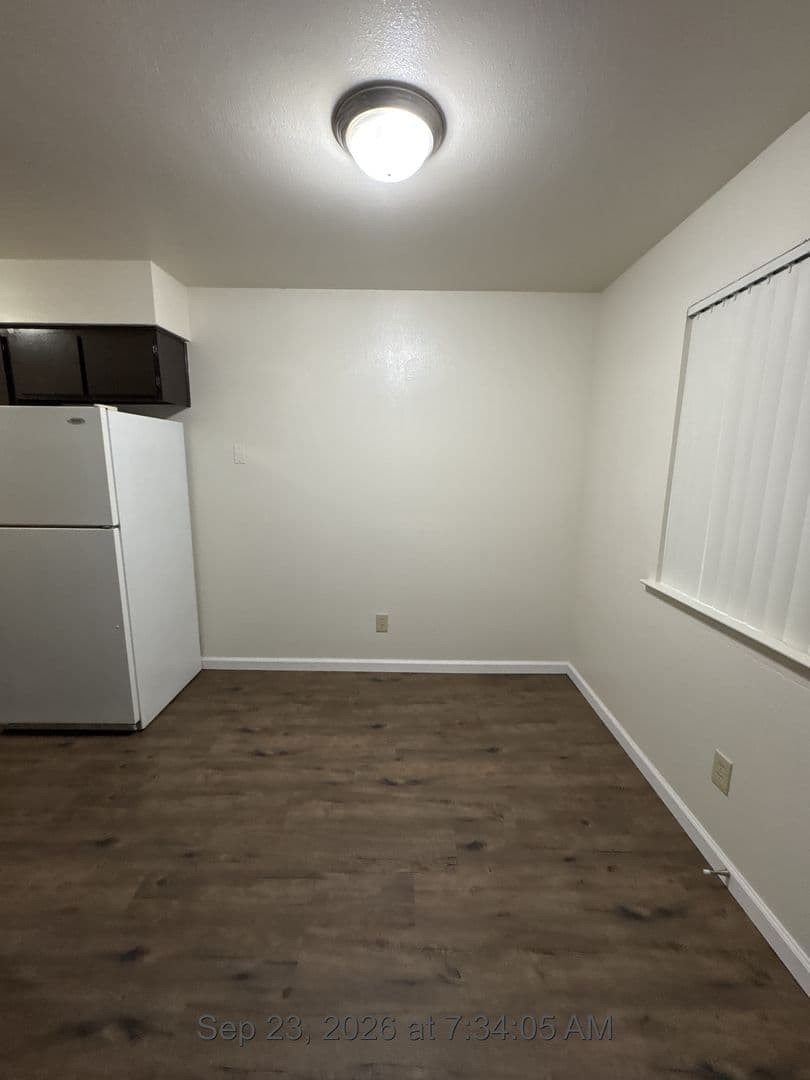 Visalia Apartment: 1300-1446 West Elowin Ave