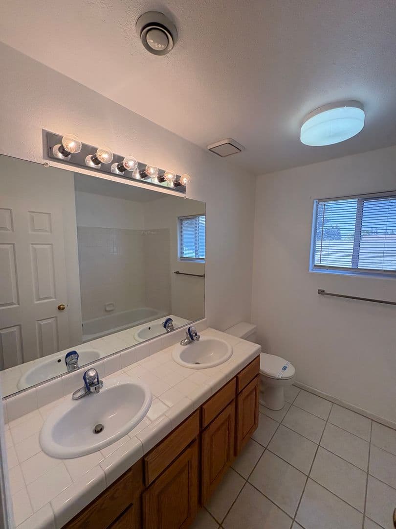 Visalia House: 5730 West Monte Verde Ct