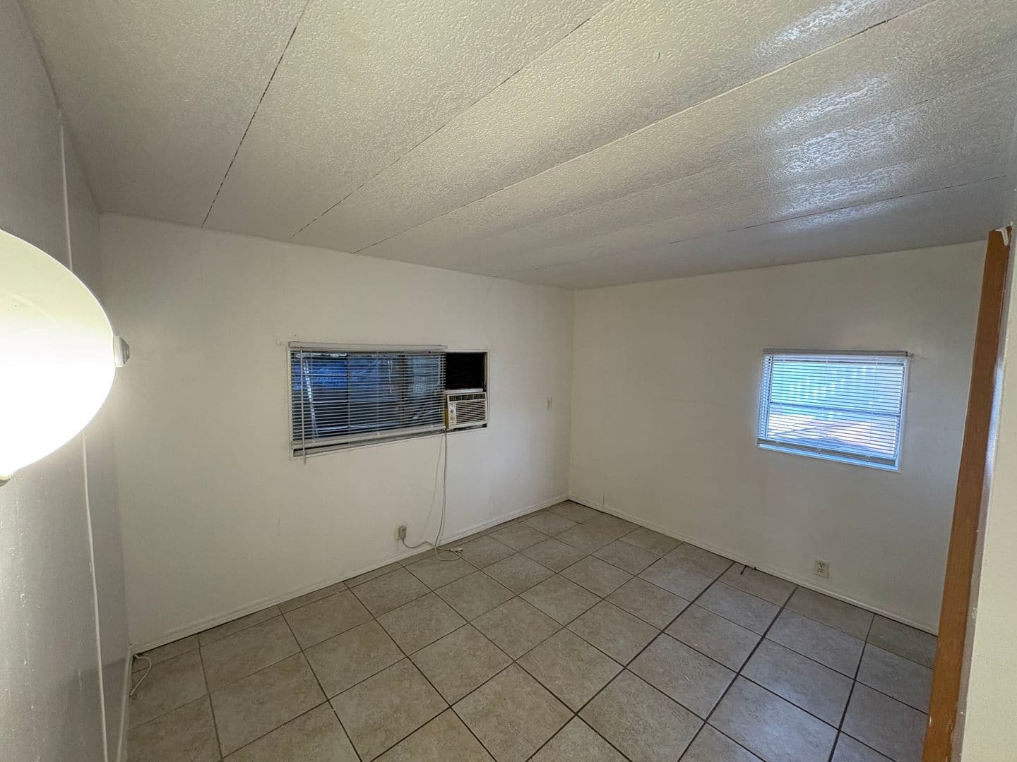Dinuba Apartment: 581 East Yale Ave