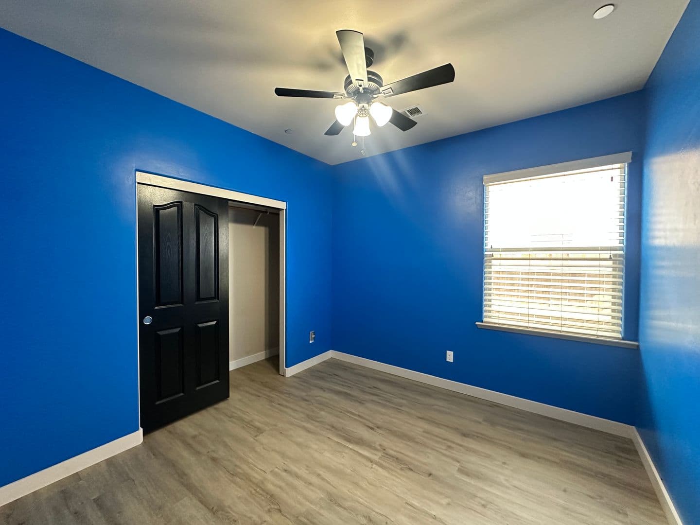 Farmersville House: 421 W. Trinta St