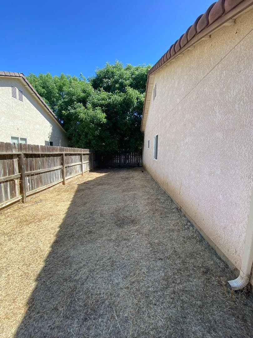 Visalia House: 3848 East Oak Avenue