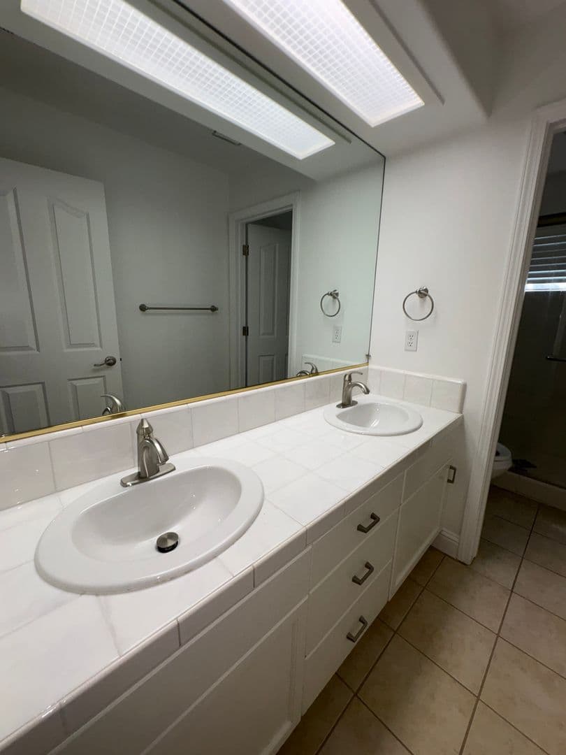 Clovis House: 3227 Jasmine Ave