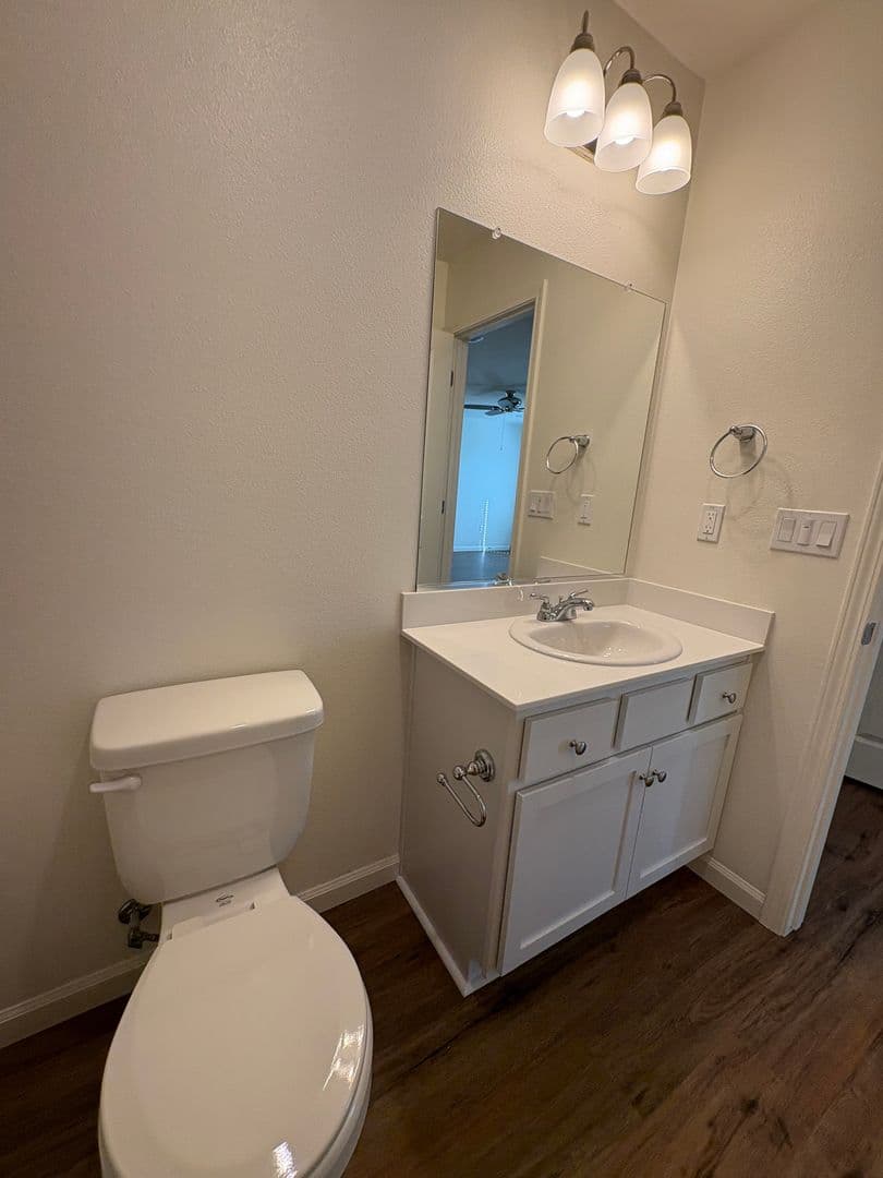 Visalia House: 30643 Marigold Road