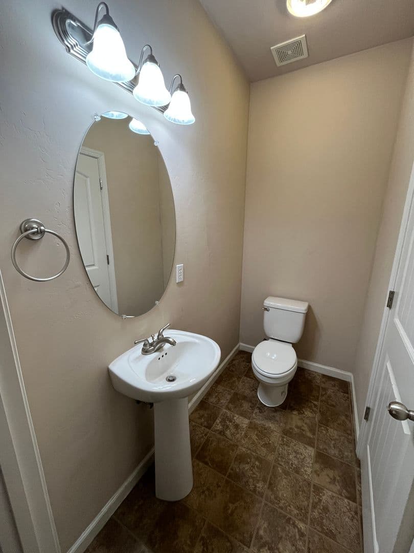 Porterville House: 1884 W Roby Ave