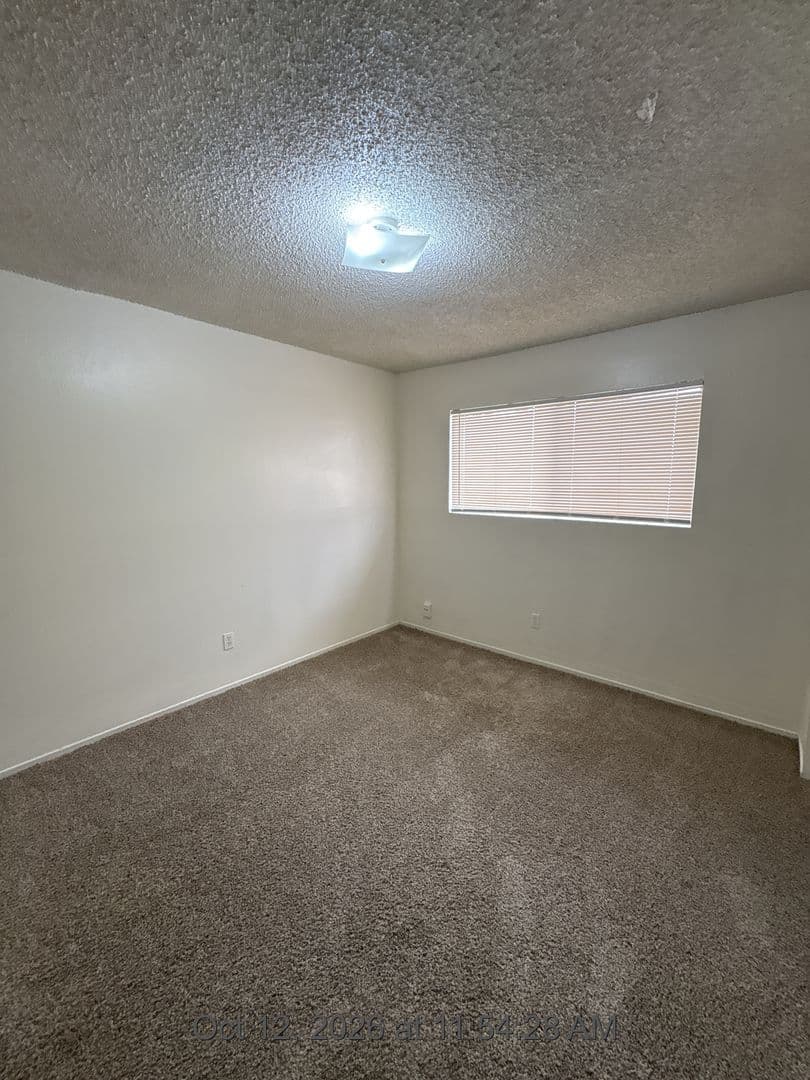 Visalia Apartment: 615 S Demaree St