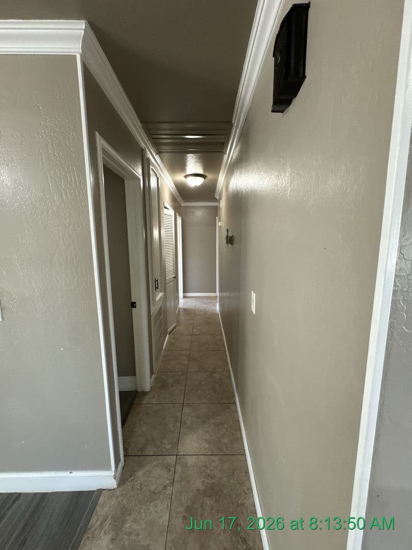 Visalia House: 2601 S Kloth Dr
