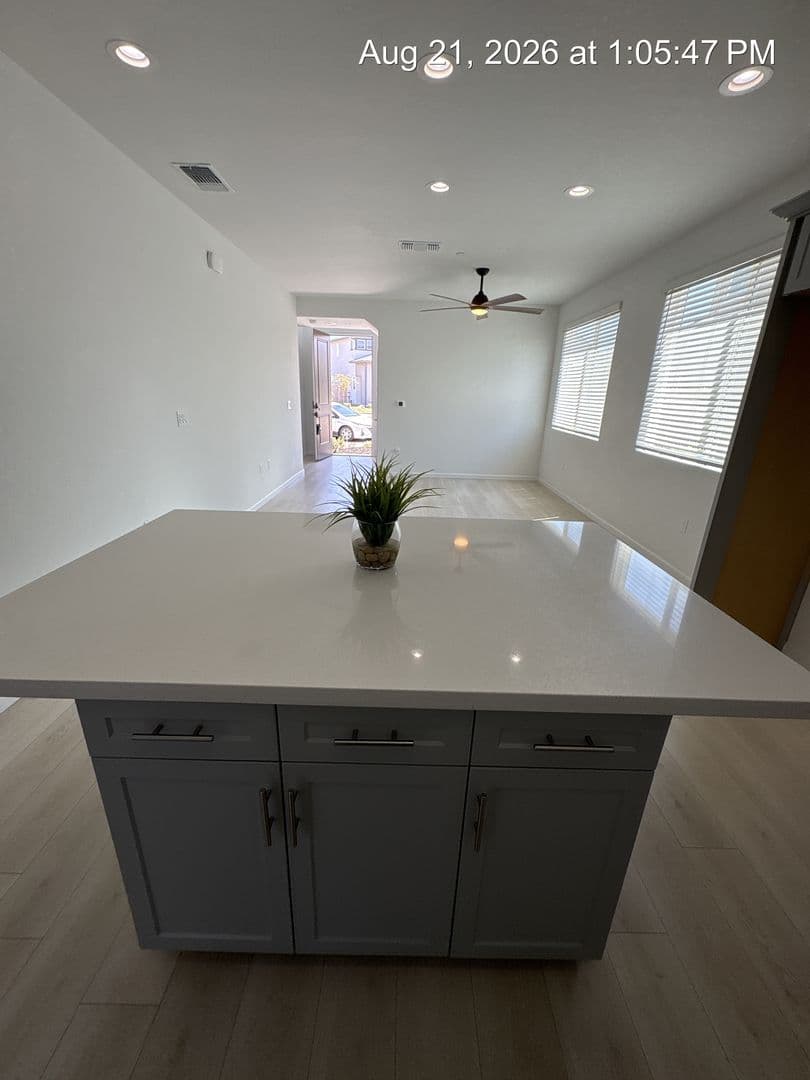 Visalia House: 3049 N Dudley St