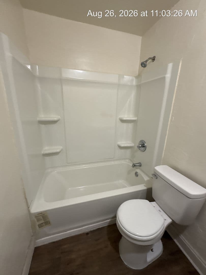 Tulare Apartment: 340-352 S Blackstone St