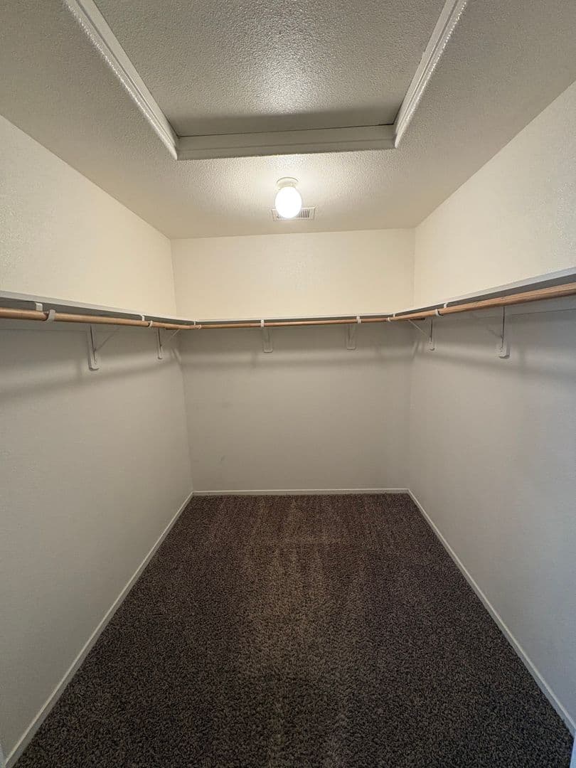 Visalia House: 2967 West Jerome Ave