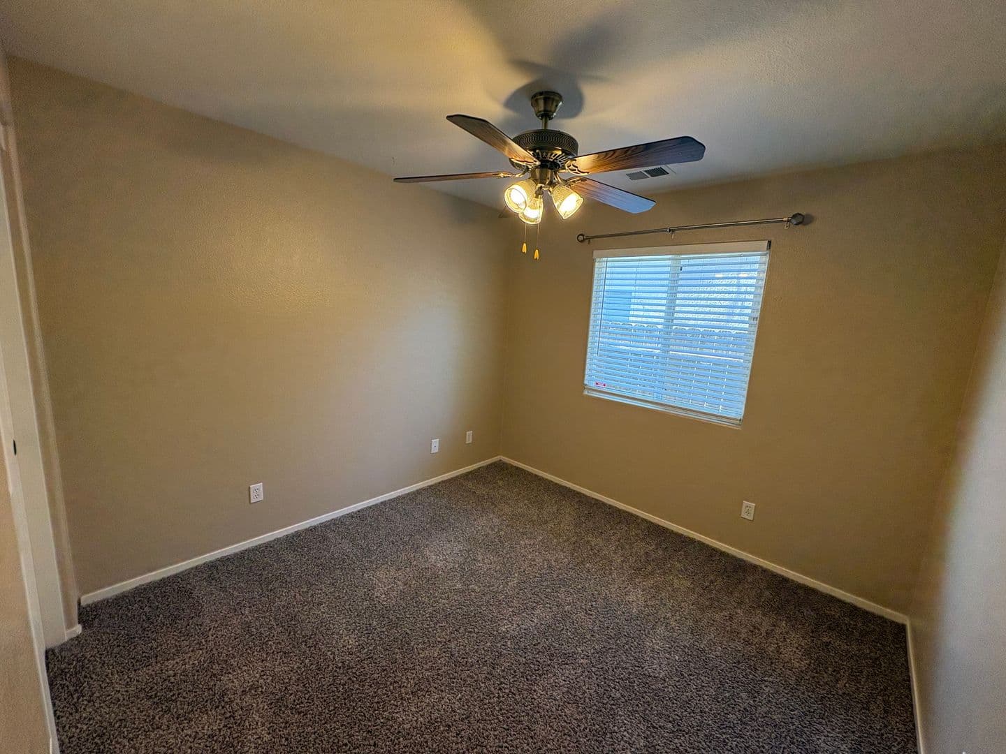 Visalia House: 2967 West Jerome Ave