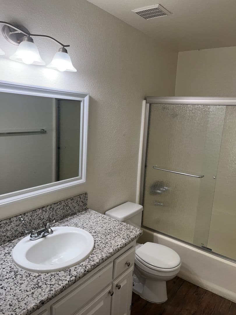 Visalia Apartment: 3900-4054 West Meadow Ave.