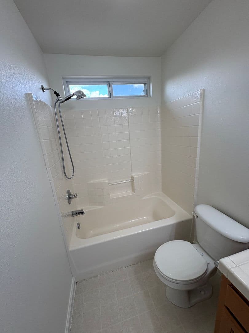 Visalia House: 5928 West Whitley Ave