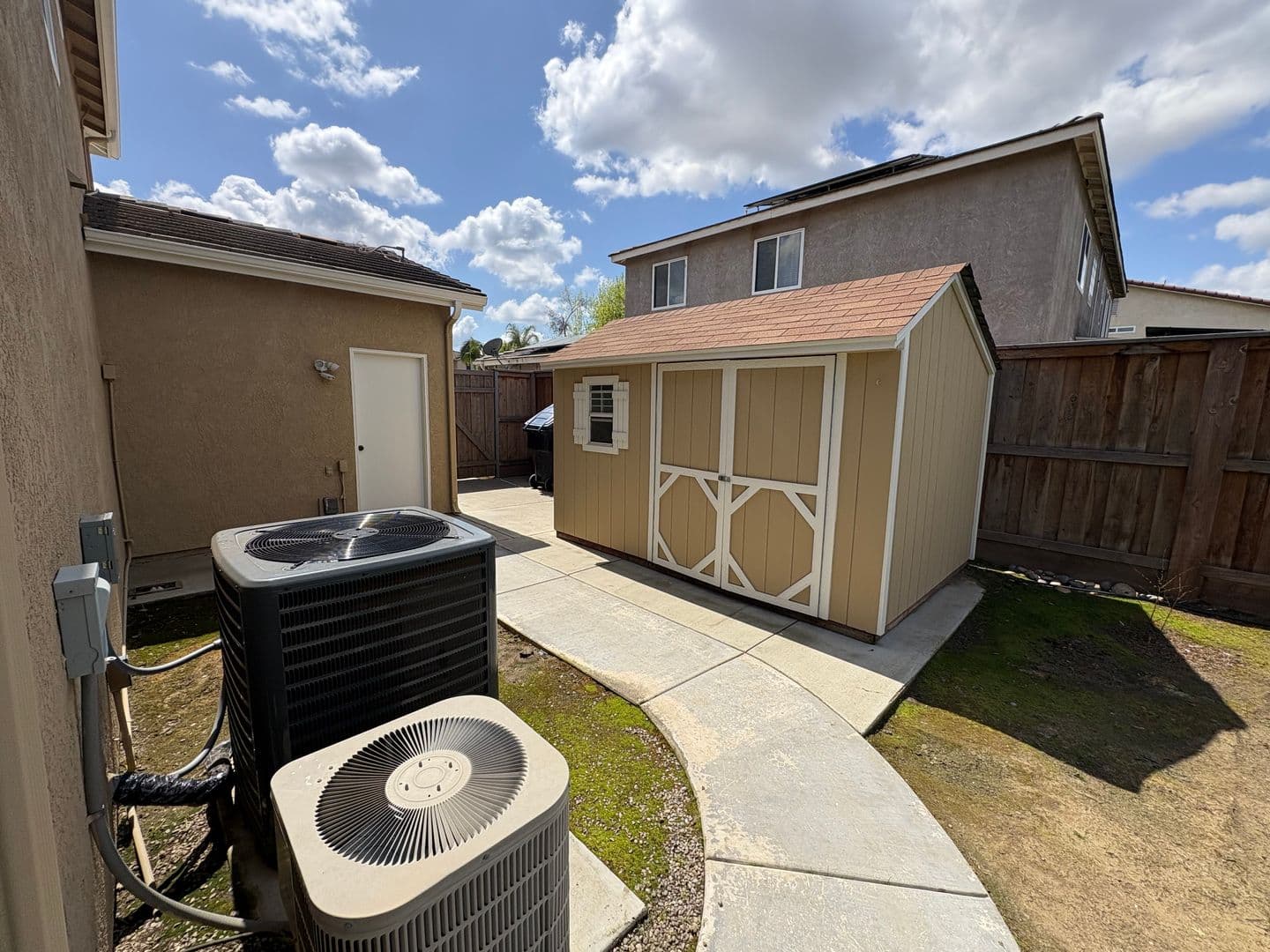 Visalia House: 5928 West Whitley Ave
