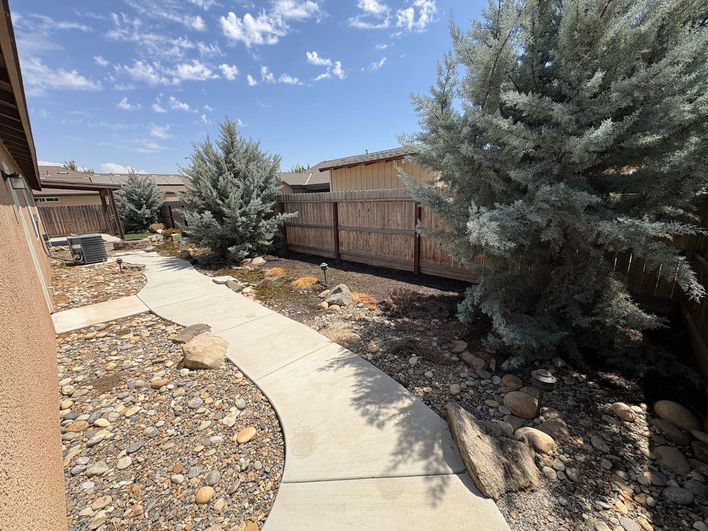 Visalia House: 2113 North Highland Street