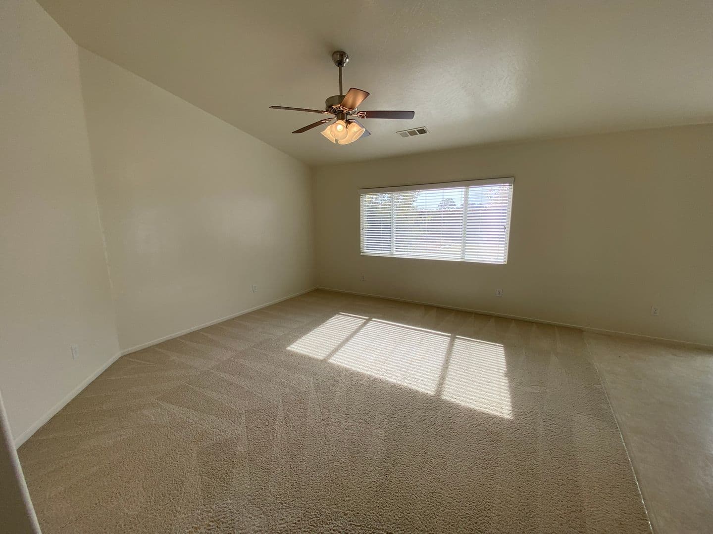 Visalia House: 1025 West Reese Ct