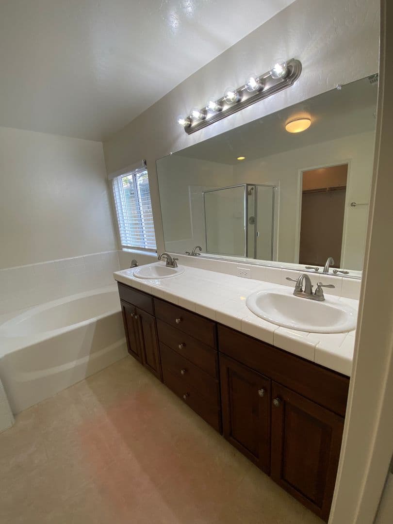 Visalia House: 1025 West Reese Ct