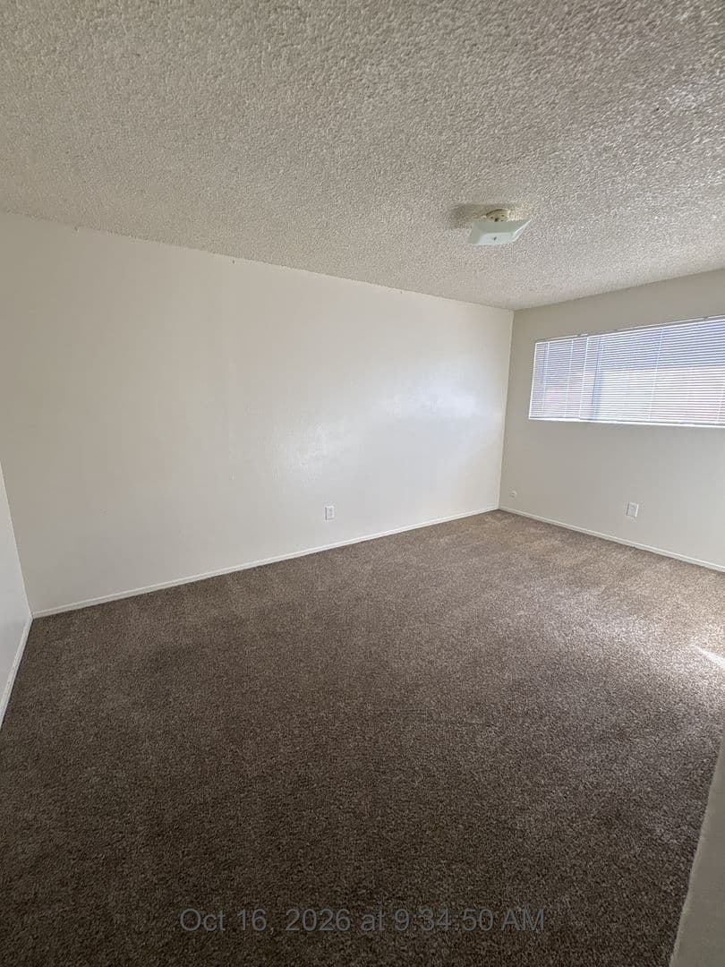 Visalia Apartment: 615 S Demaree St