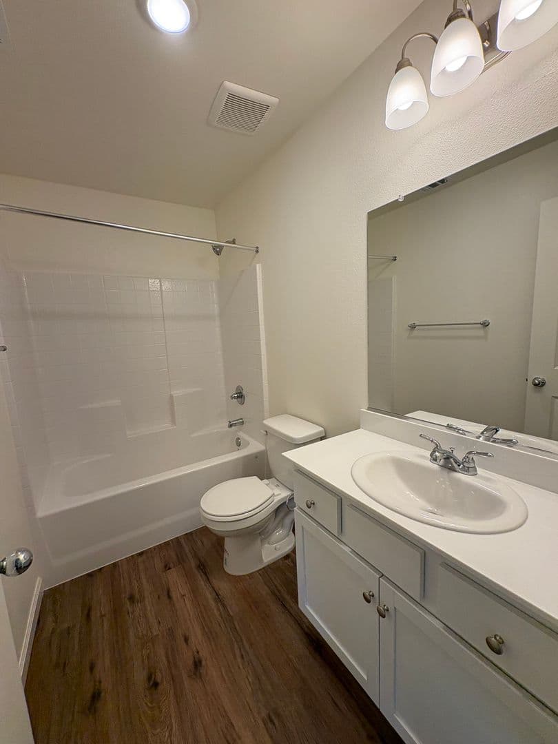 Visalia House: 30643 Marigold Road
