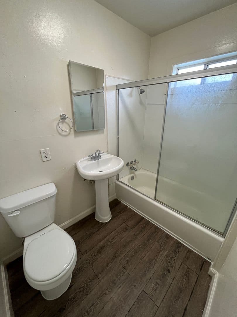 Porterville Apartment: 267 W Belleview Ave