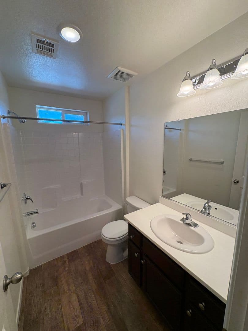 Visalia House: 2113 North Highland Street