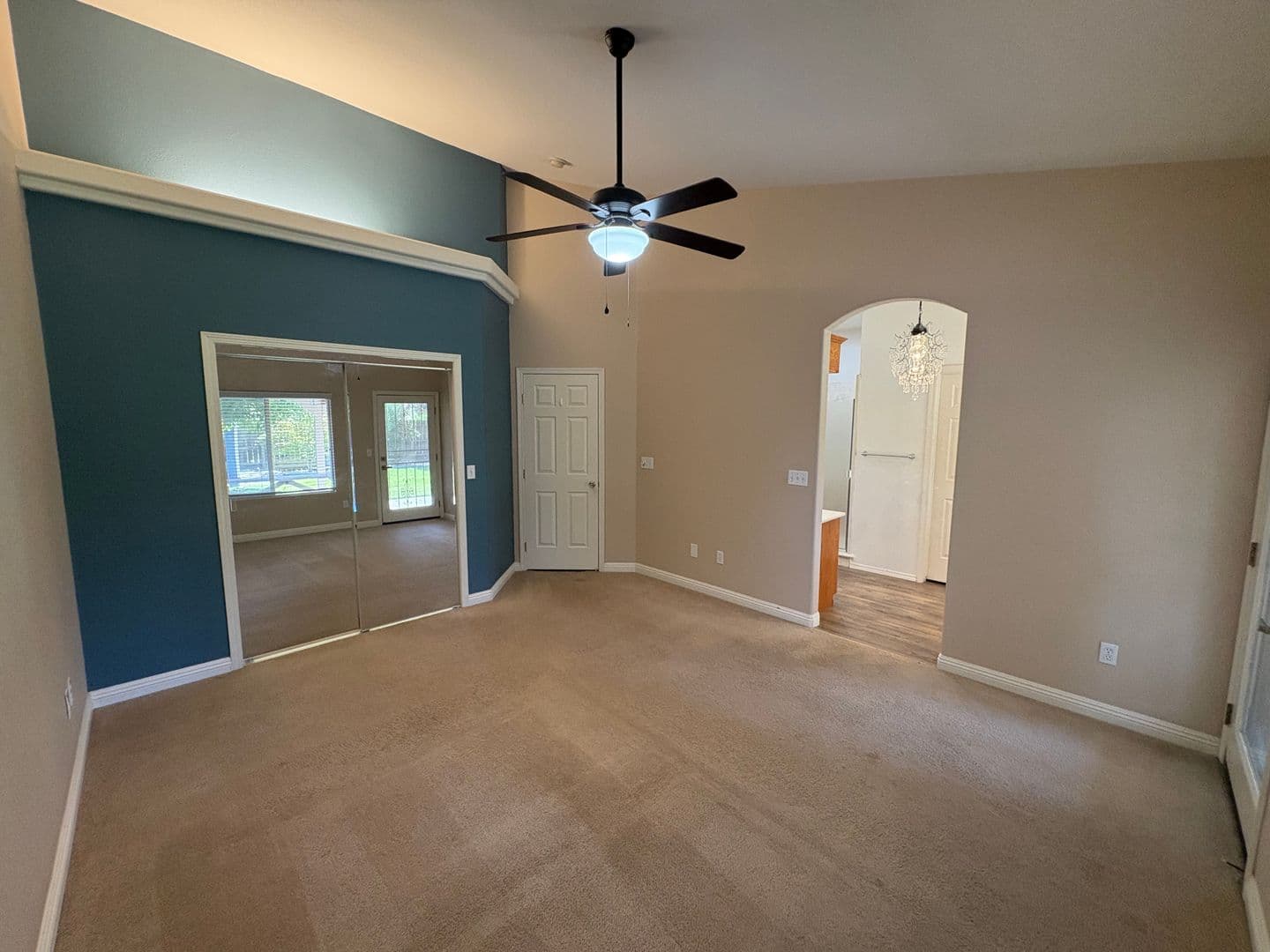Visalia House: 2643 West Oakridge Ave