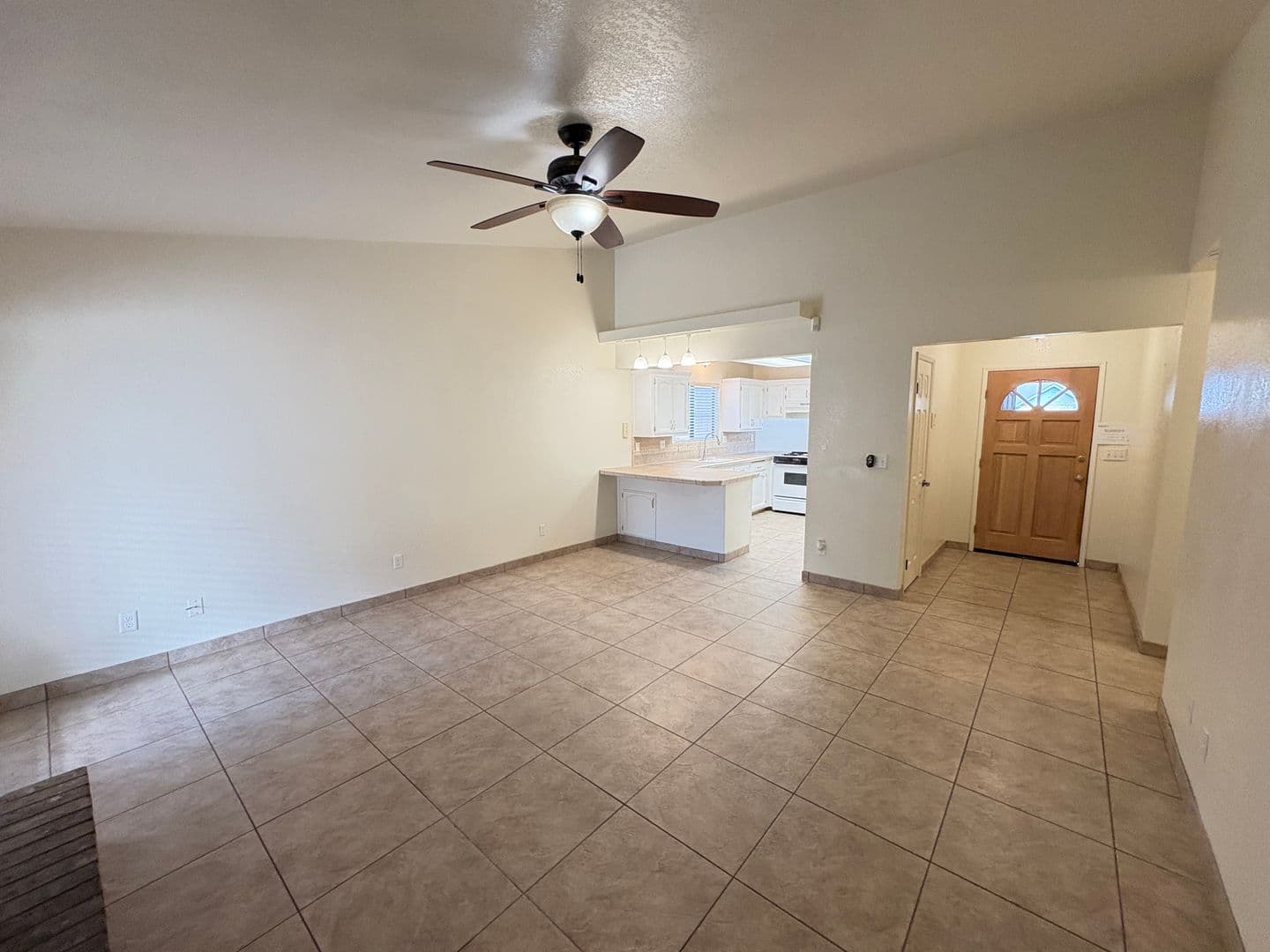 Visalia House: 1931 South Stevenson Ct