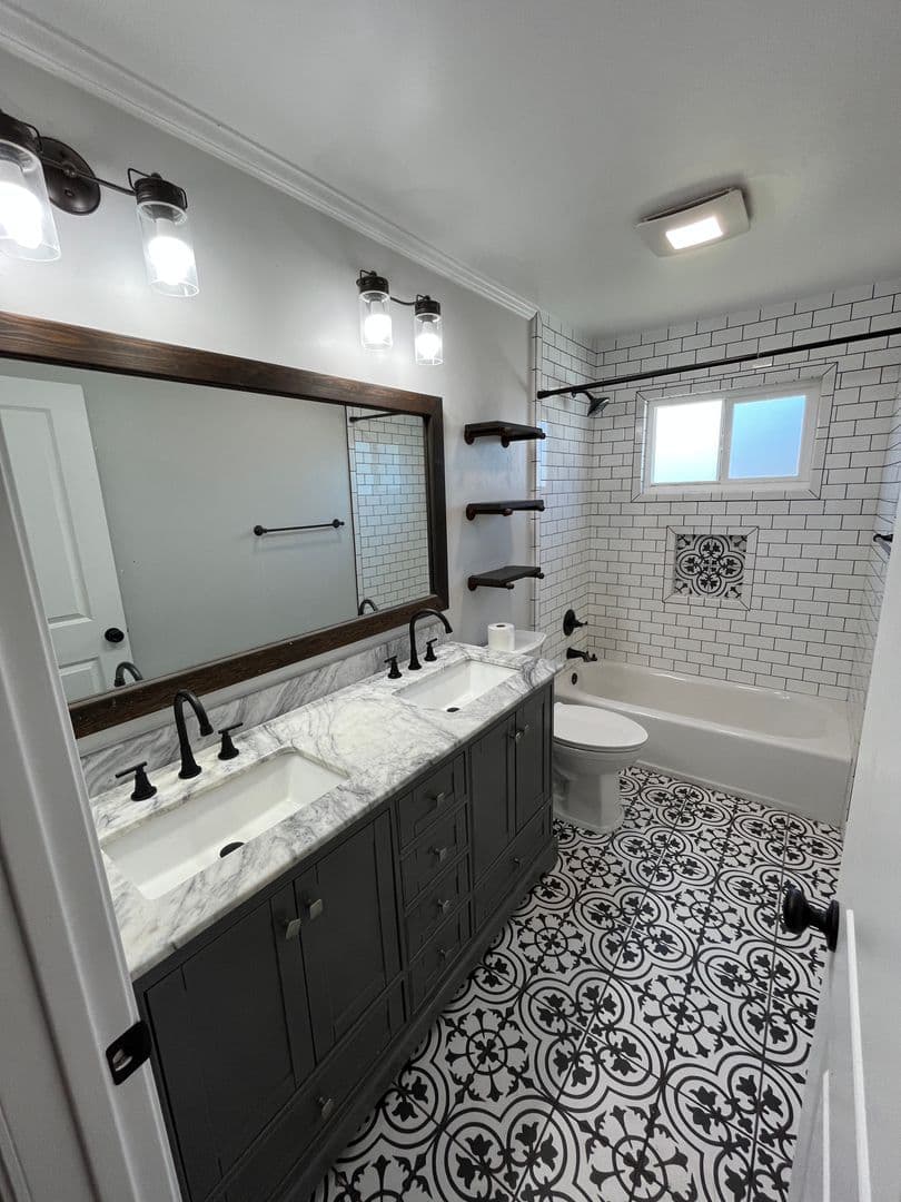 Porterville House: 1930 N Maston St