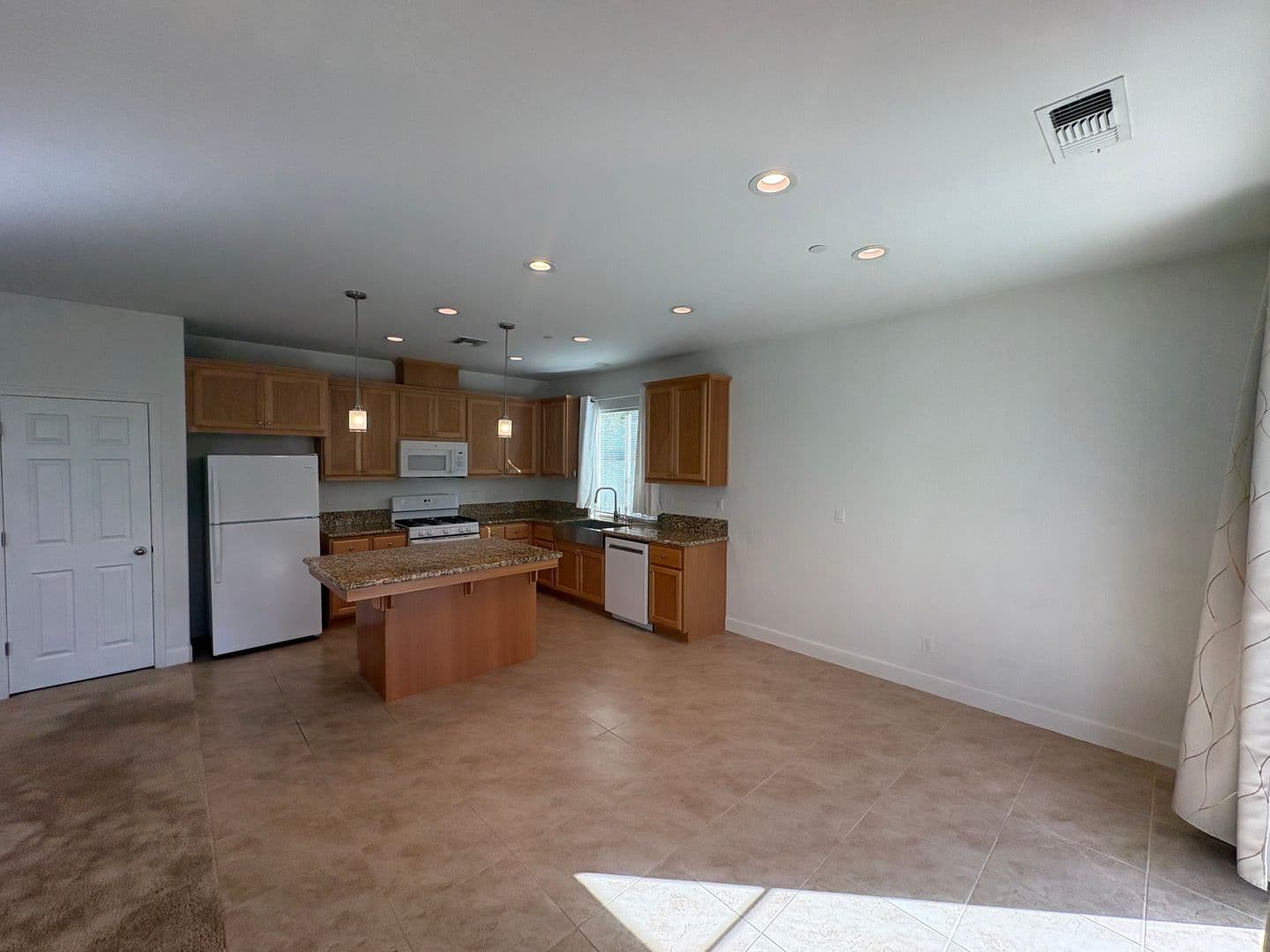 Visalia House: 3215 S Meadowbrook St