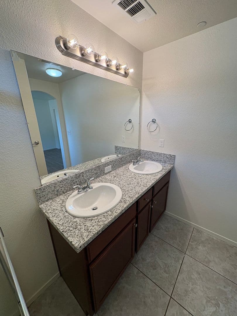 Tulare House: 2314 Cape Canyon Avenue