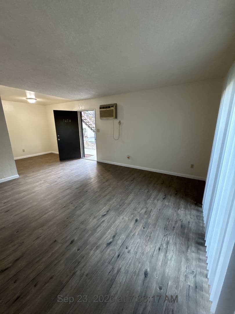 Visalia Apartment: 1300-1446 West Elowin Ave