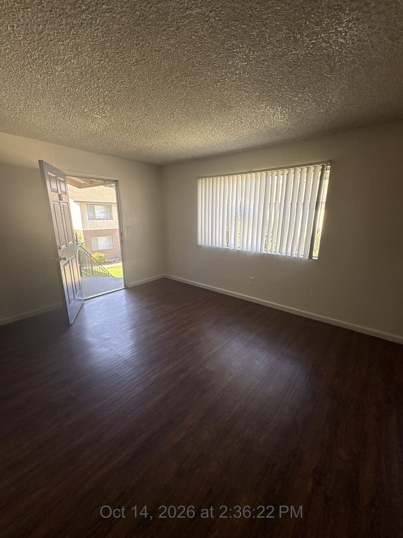 Visalia Apartment: 615 S Demaree St