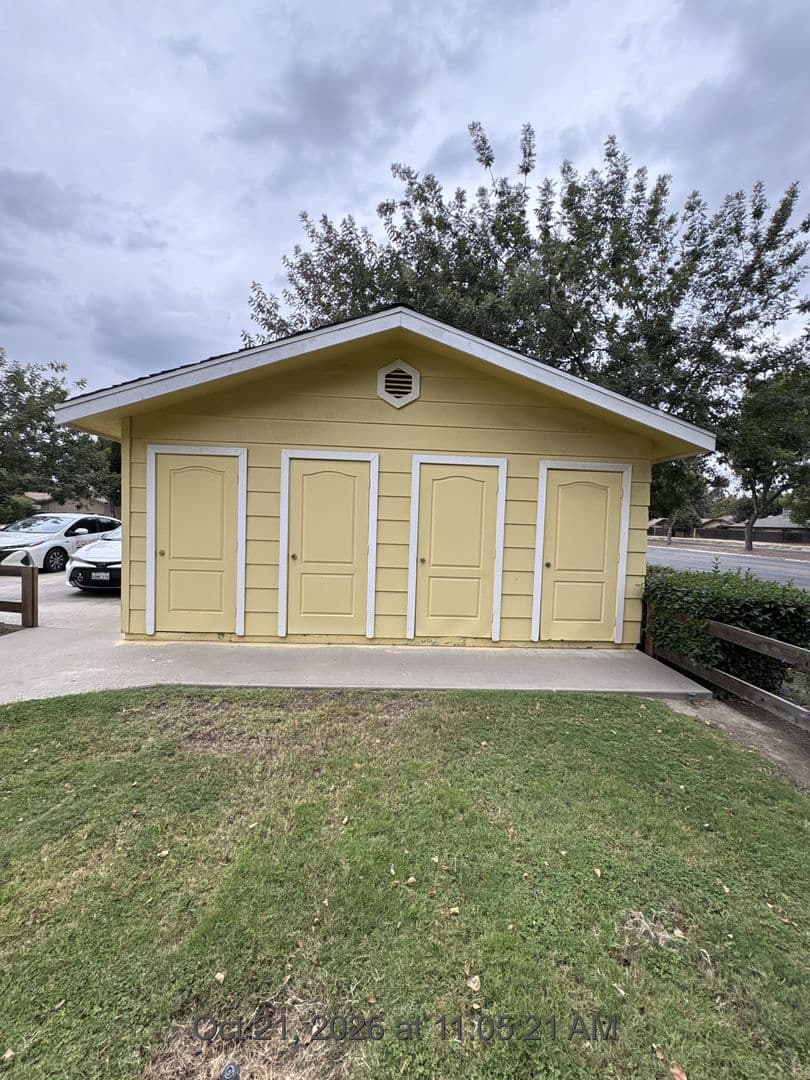 Visalia Apartment: 2015-2019 E. Walnut Ave
