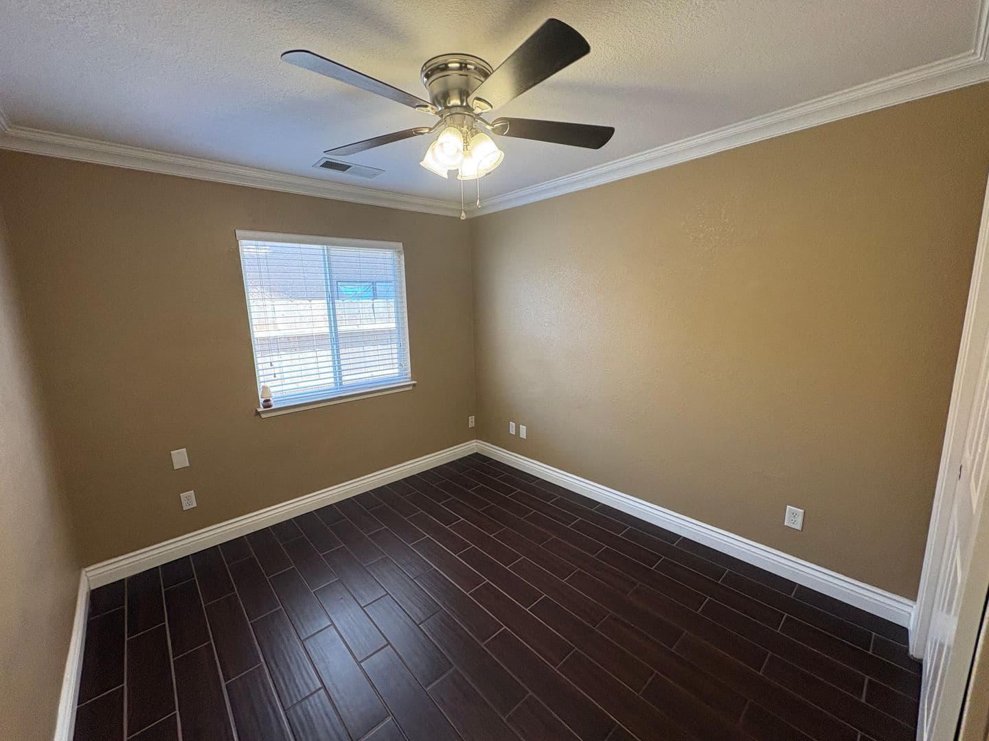 Visalia House: 744 West Buena Vista Ave