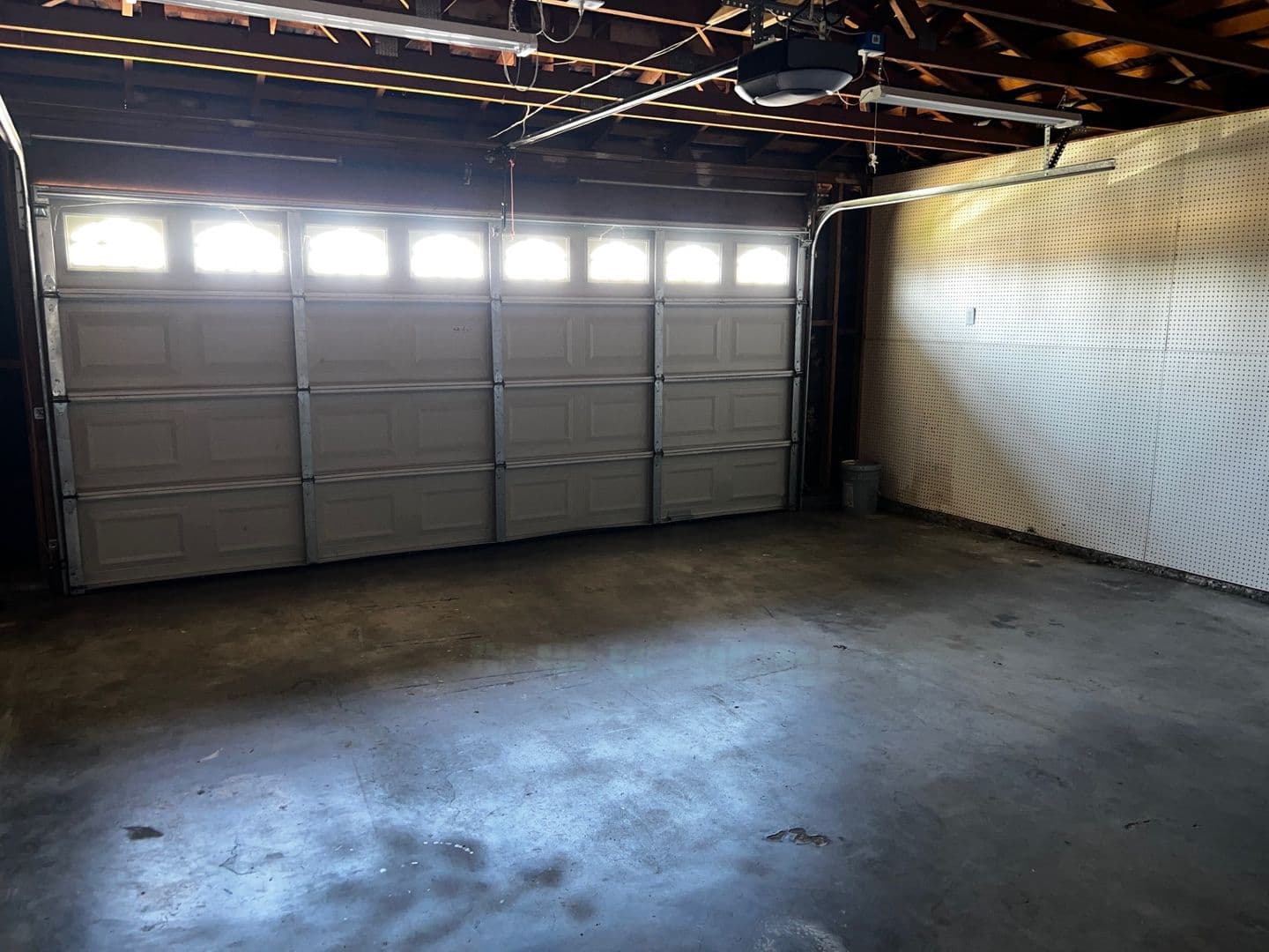 Visalia House: 3721 W Howard