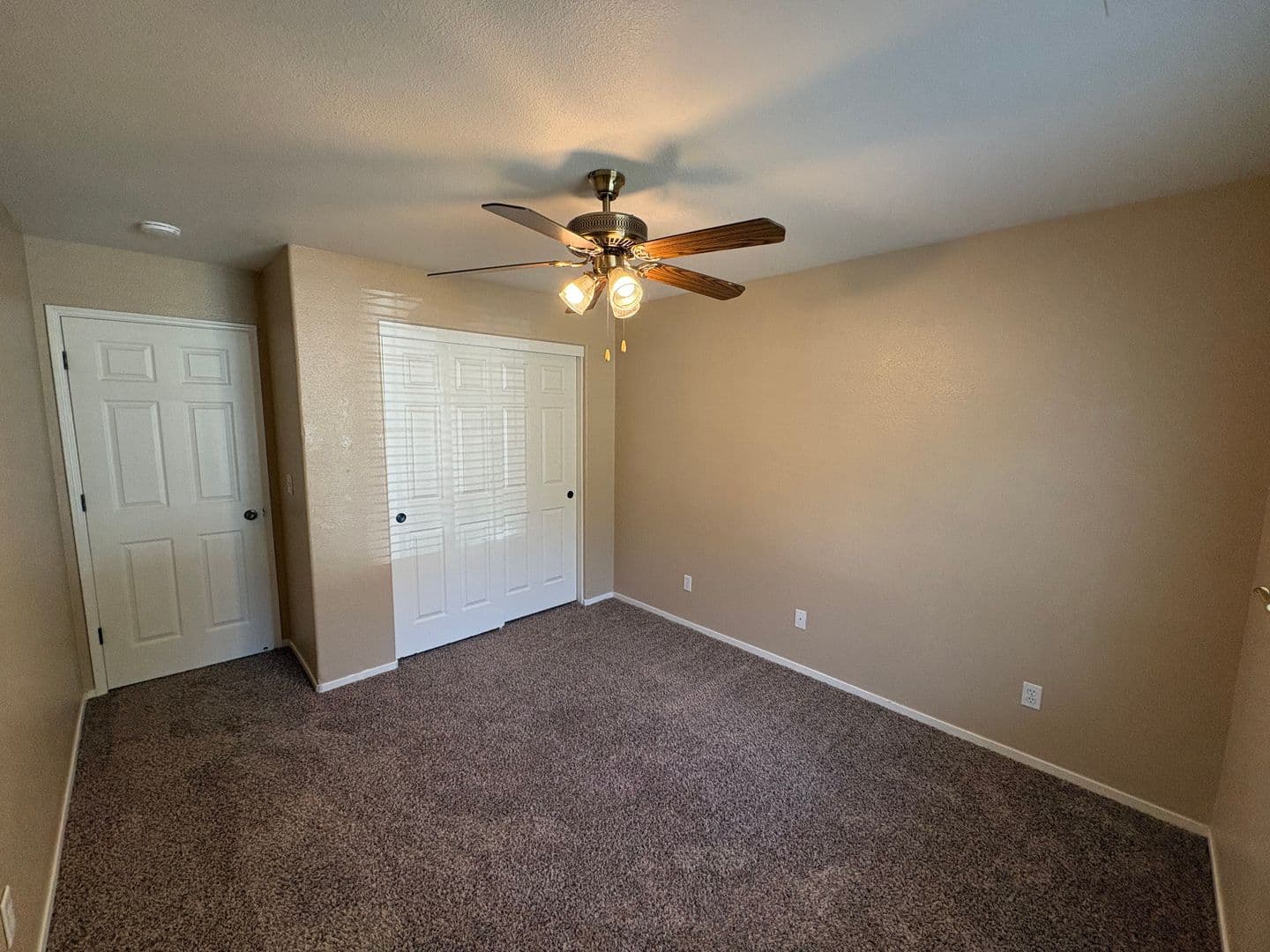 Visalia House: 2967 West Jerome Ave