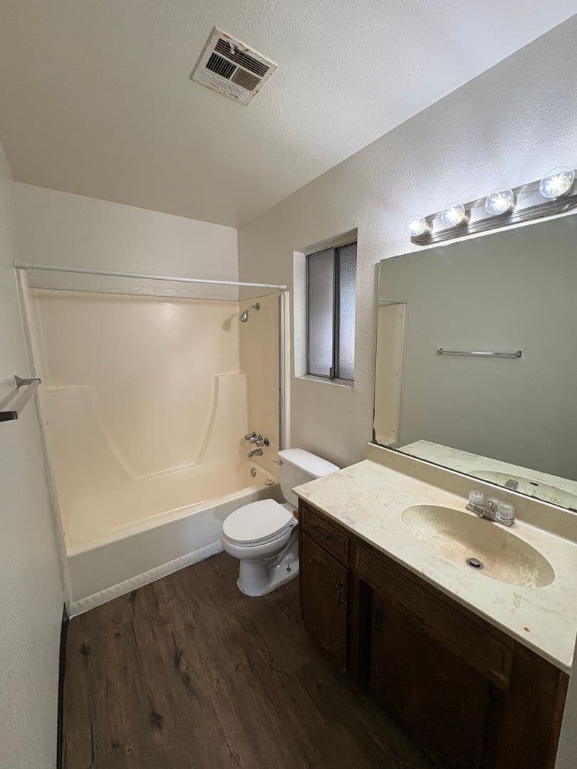 Visalia Apartment: 2416-22 South Sallee Street