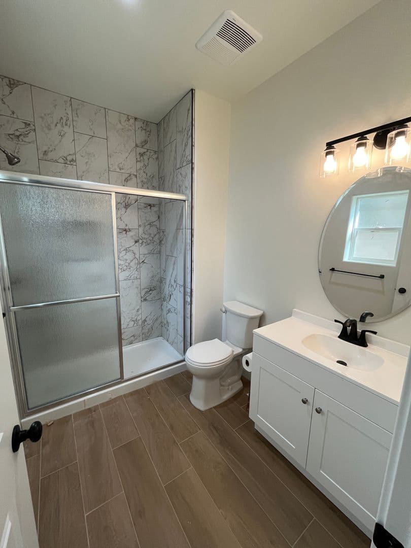 Lindsay House: 440 N Westwood Ave