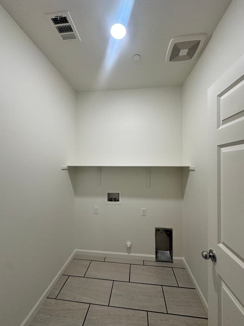 Visalia House: 2231 South Lebec St