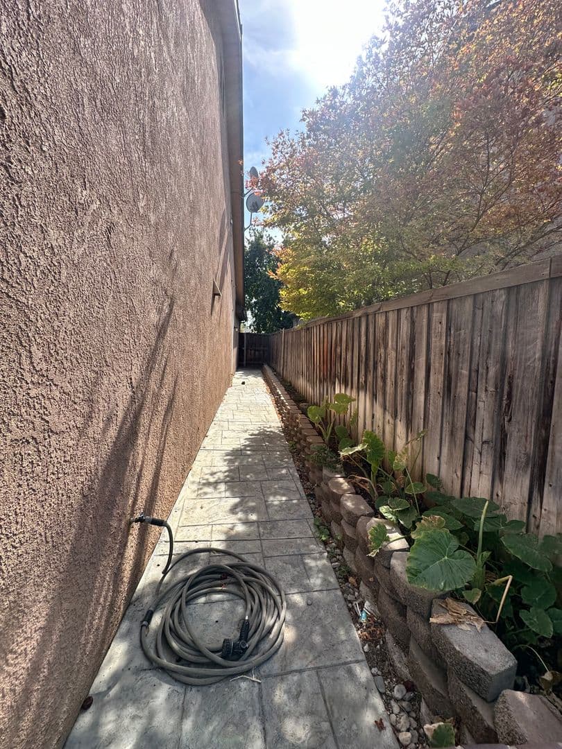 Visalia House: 239 North Preston St
