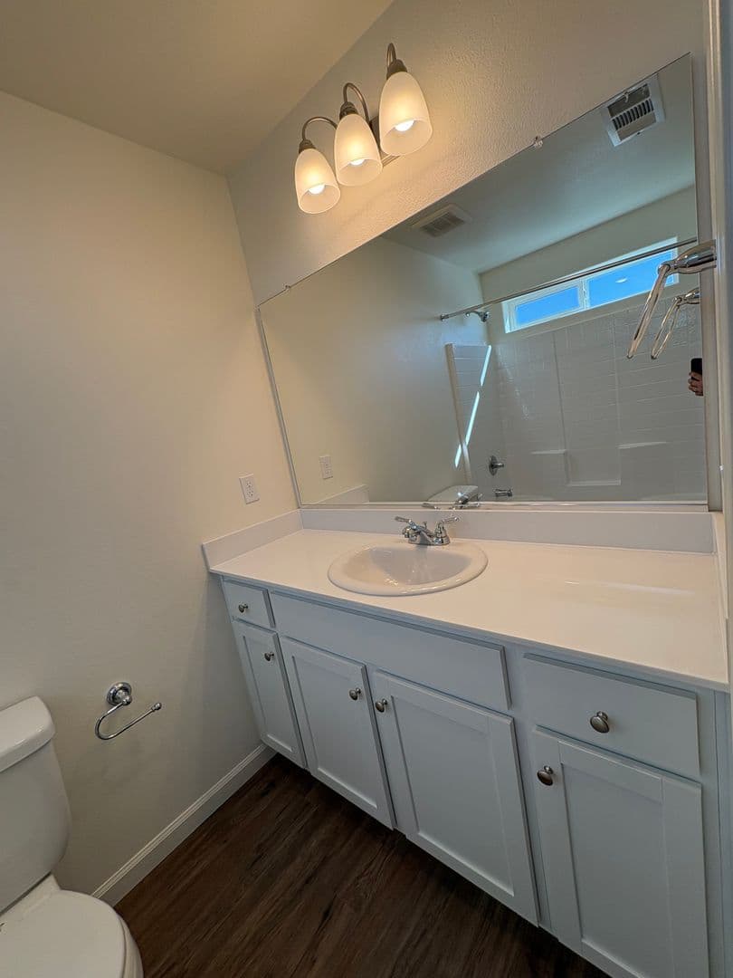 Visalia House: 30643 Marigold Road