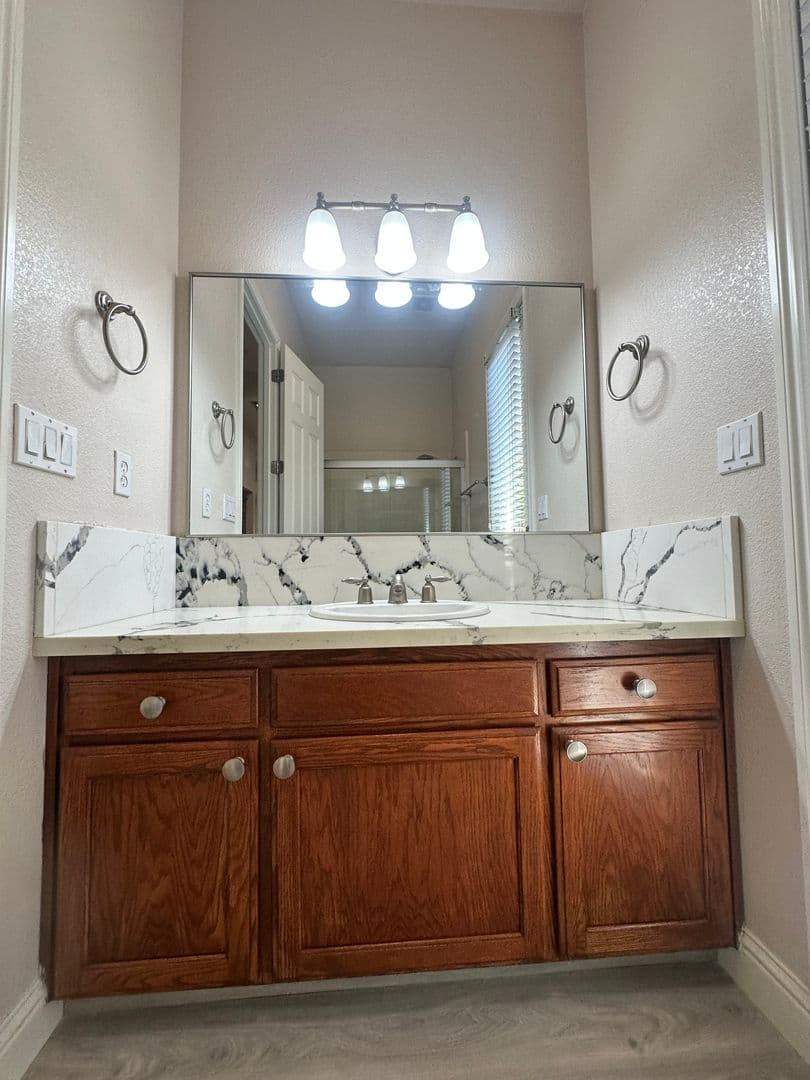 Visalia House: 239 North Preston St