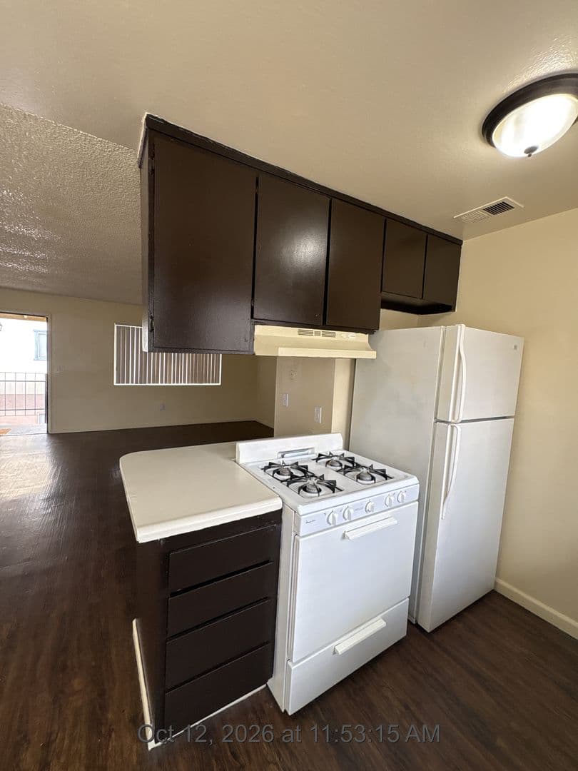 Visalia Apartment: 615 S Demaree St