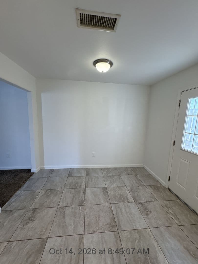 Hanford Apartment: 2002-2004 Parker Place