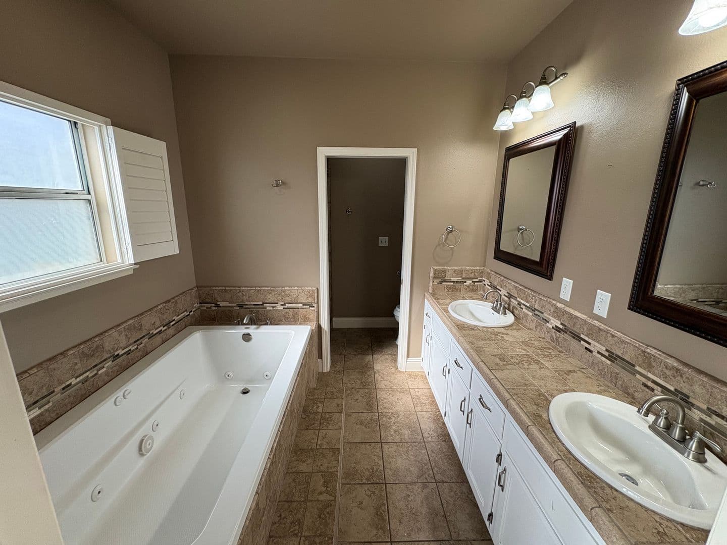 Hanford House: 540 West Birch Ct