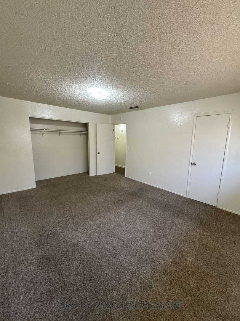 Visalia Apartment: 615 S Demaree St