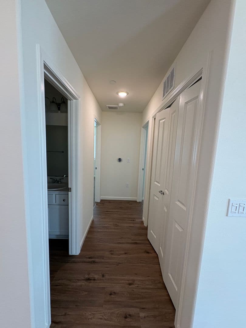 Visalia House: 30643 Marigold Road