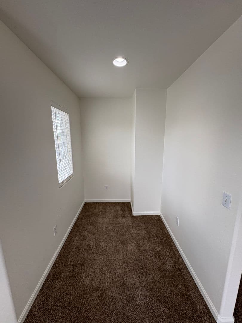 Visalia House: 5928 West Whitley Ave