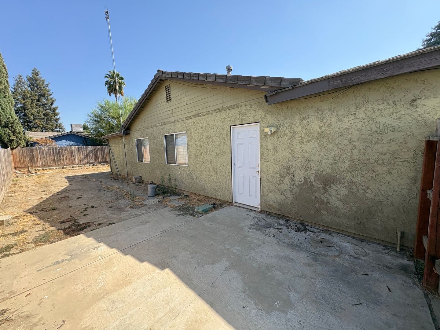 Visalia House: 2324 West Delta Ave